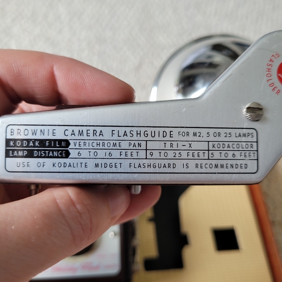 Kodak Brownie Holiday Flash Outfit Camera - Picture 5 of 10